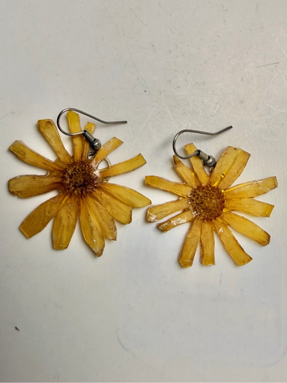 Vintage Pressed Genuine Daisy in Resin Earrings-1 1/4”